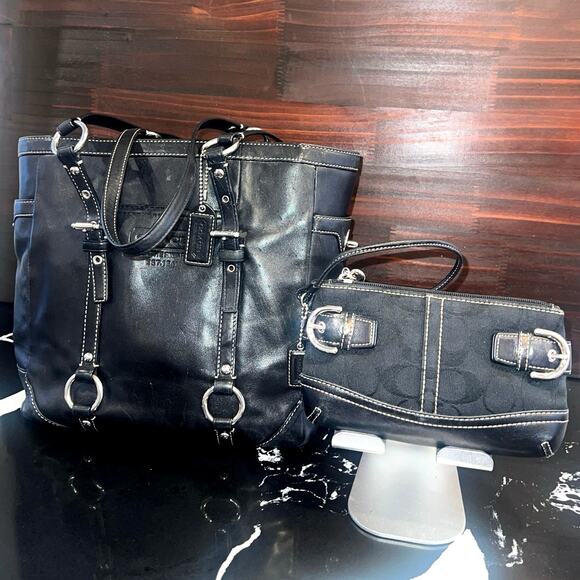 Coach Black Leather Tote Bag No. G0820-F11524 + Matching Wristlet Set – 2 Purses - Picture 1 of 12